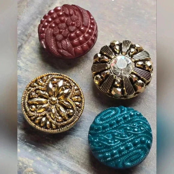 Set of 4 Upcycled Vintage Inspired Button Magnets - Picture 2 of 3